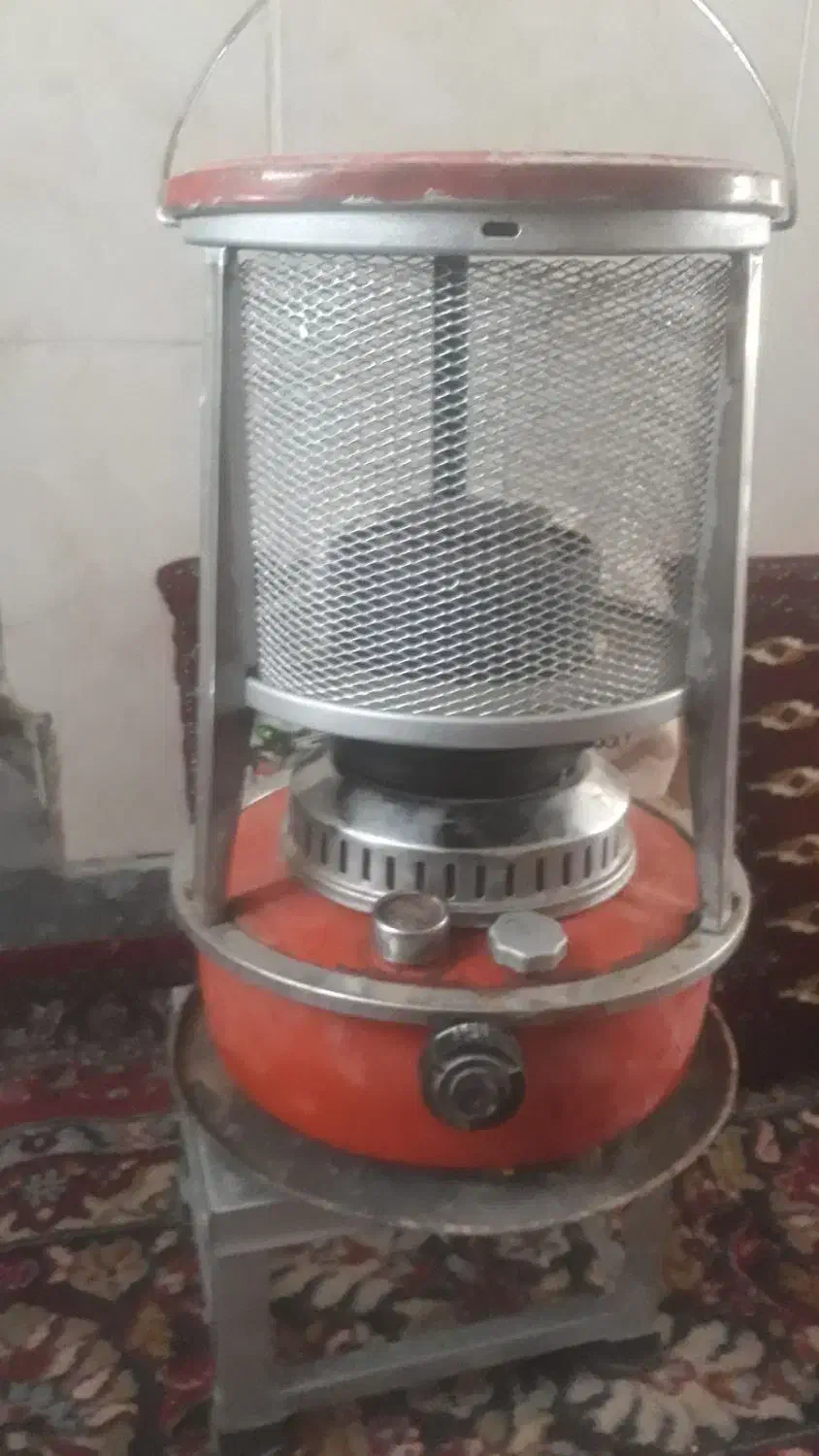 چراغ قدیمی سالم|کلکسیون اشیاء عتیقه|سبزوار, فرهنگیان|دیوار