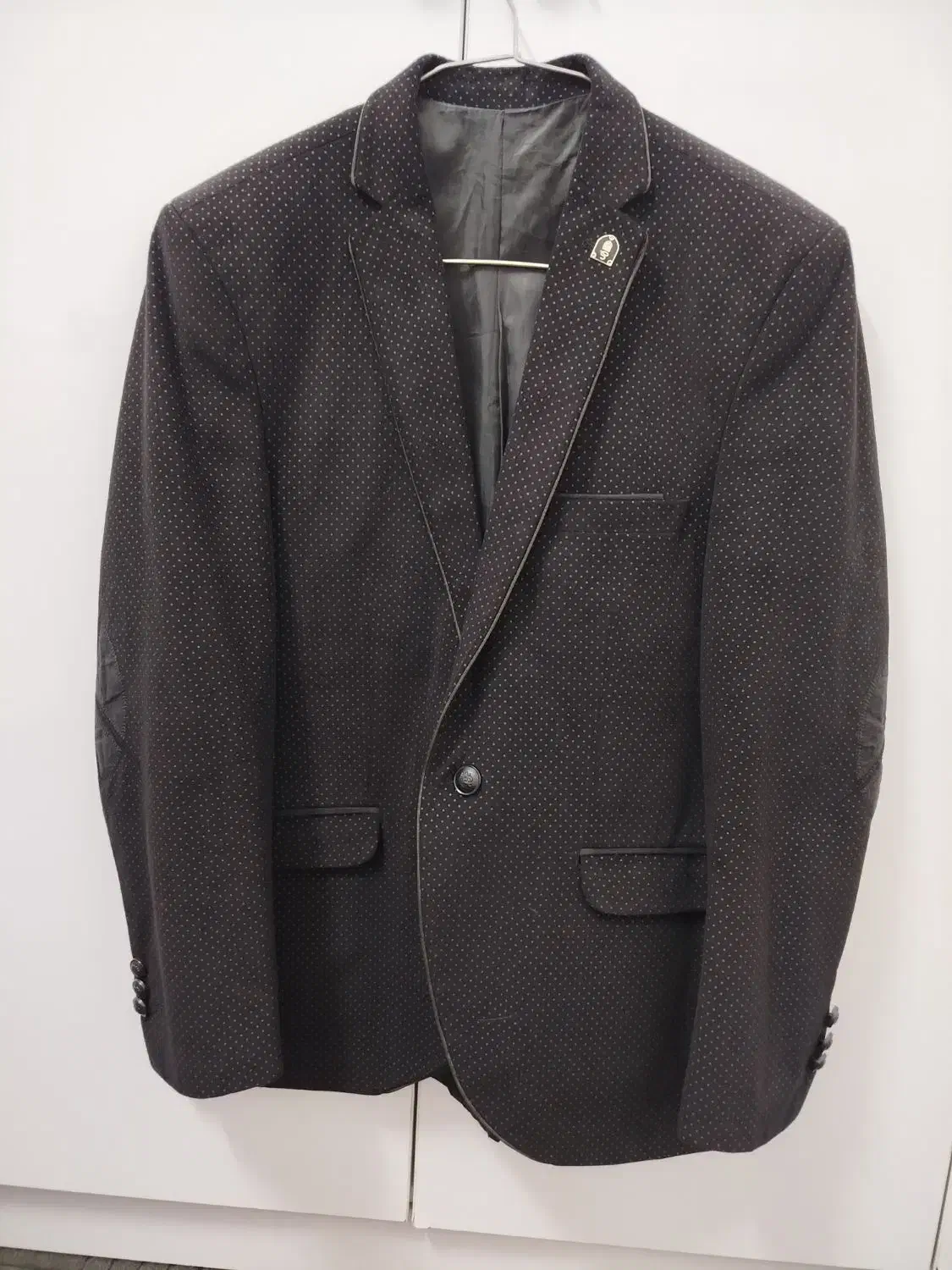 کت مردانه|لباس|قم, چهل درخت‎|دیوار