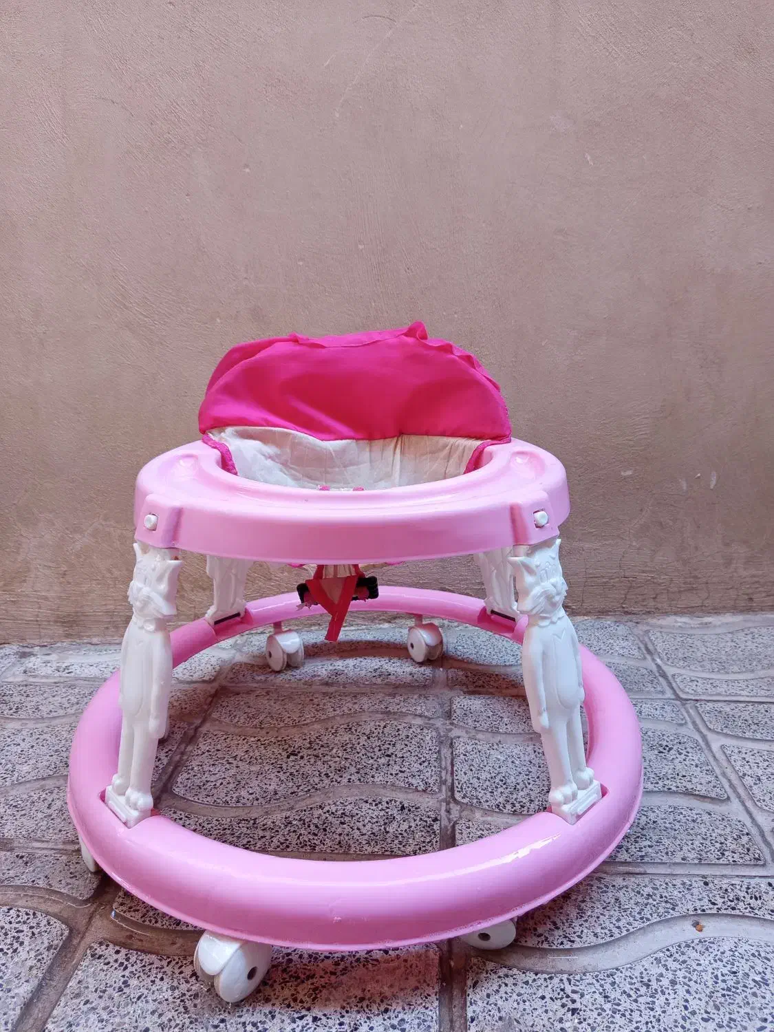 رورورک سالم و قابل استفاده|کالسکه و لوازم جانبی|میانه, |دیوار