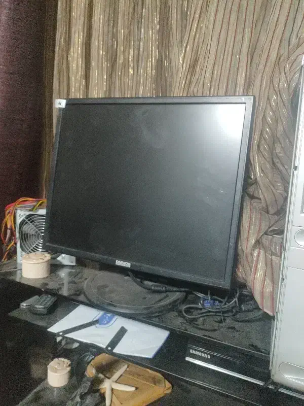 فروش میکروفون و مانیتور 19اینچ دوو|قطعات و لوازم جانبی رایانه|کرج, کمال‌شهر|دیوار