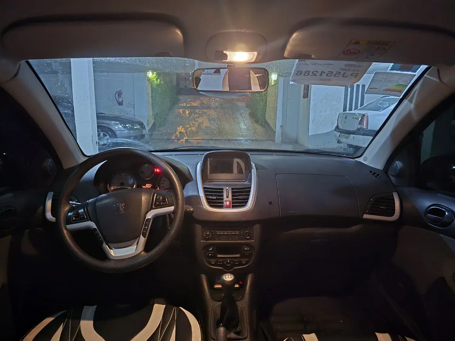 ۲۰۷ فلز ۴۰۲ دنده|خودرو سواری و وانت|شیراز, ارم|دیوار