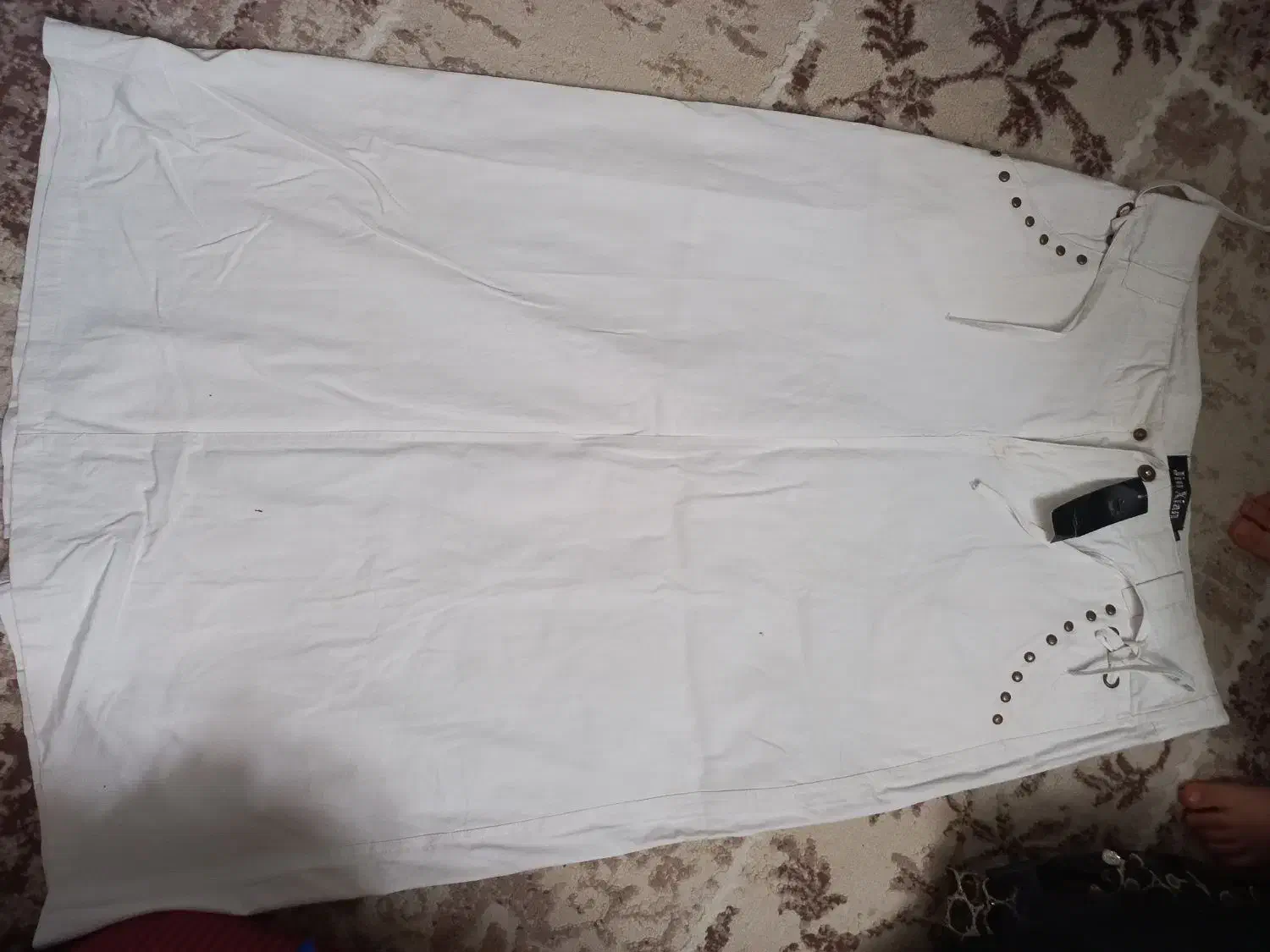 دامن سفید|لباس|اردبیل, |دیوار