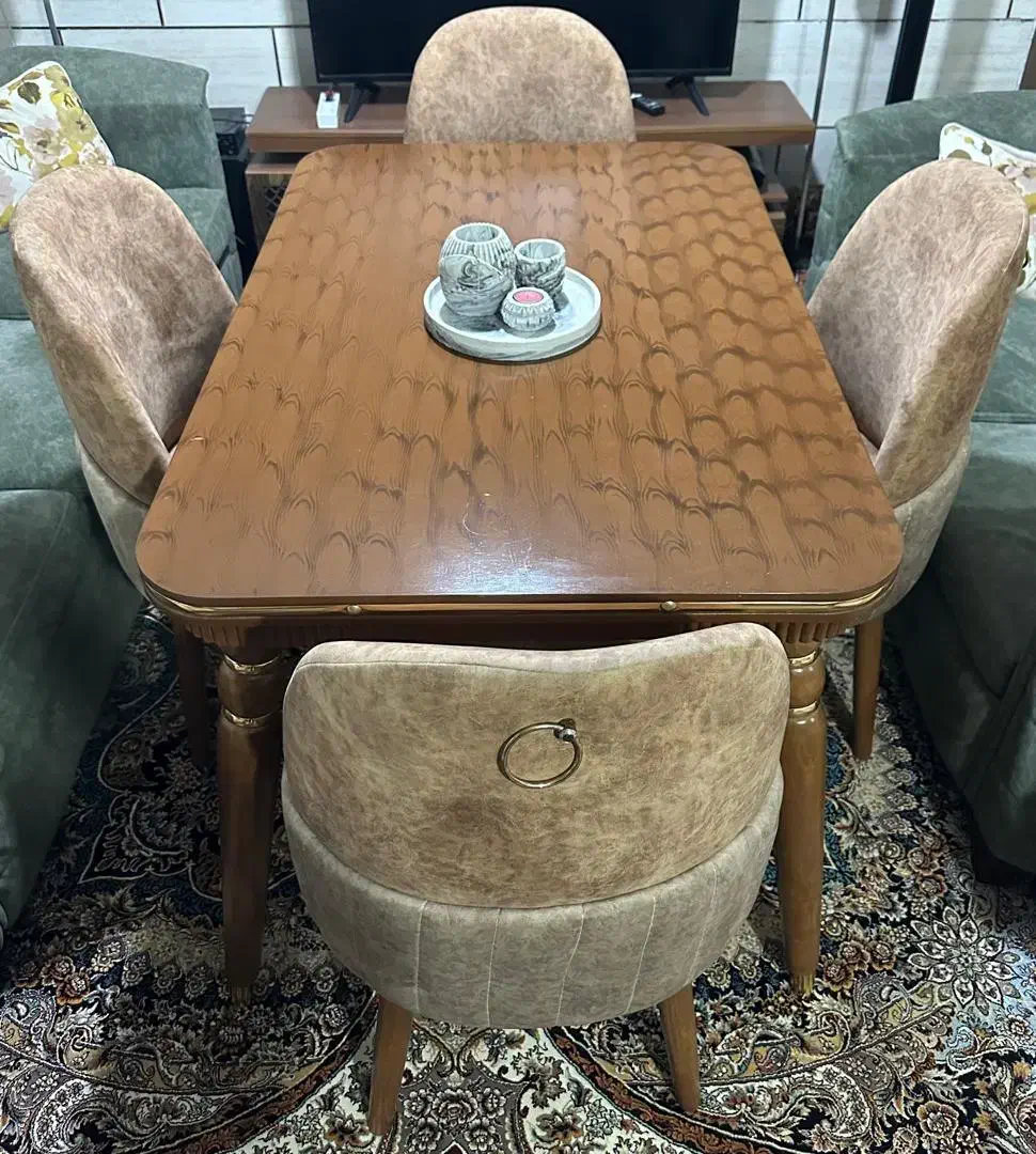 میز ناهارخوری 4 نفره شیک و مرتب.|میز و صندلی غذاخوری|شیراز, لاله|دیوار