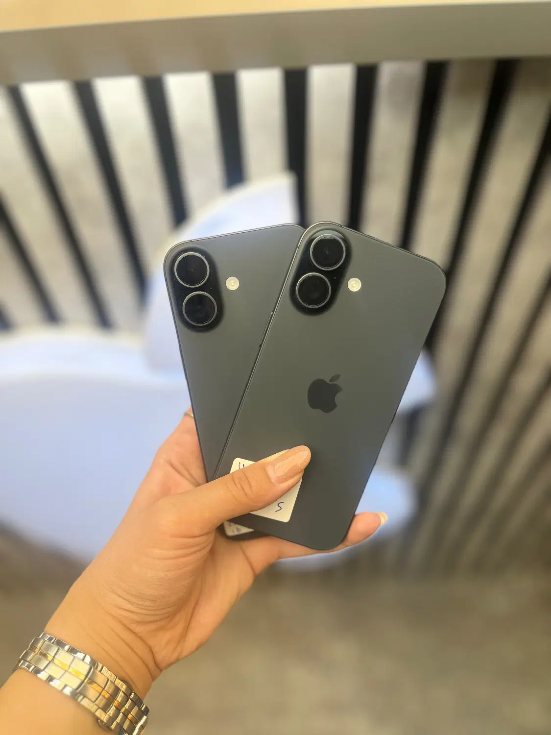 iPhone 16|موبایل|قم, جهان بینی|دیوار