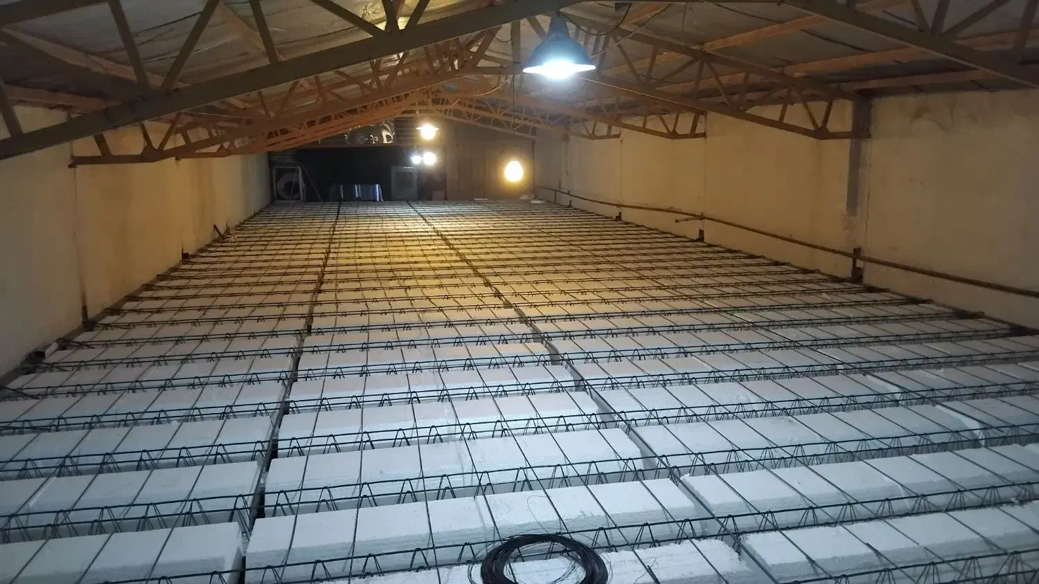 اجرای تیرچه کرمیت اسکلت فلزی با اکیپ ماهر|خدمات پیشه و مهارت|مشهد, چهاربرج|دیوار