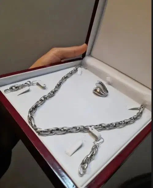 سرویس گردنبند و انگشتر نقره زنانه کاملاً مشابه طلا|جواهرات|تهران, لویزان|دیوار