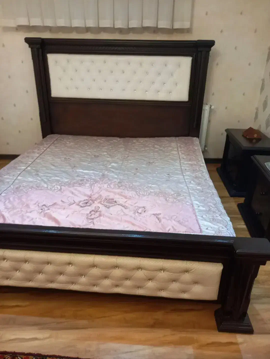 تختخواب دو نفره نگین دار|تخت و سرویس خواب|تبریز, |دیوار