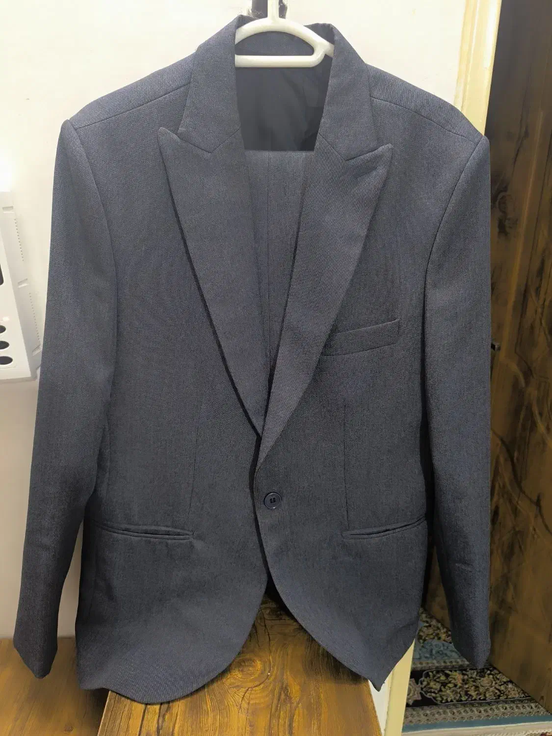 پوشاک|لباس|باغستان, |دیوار