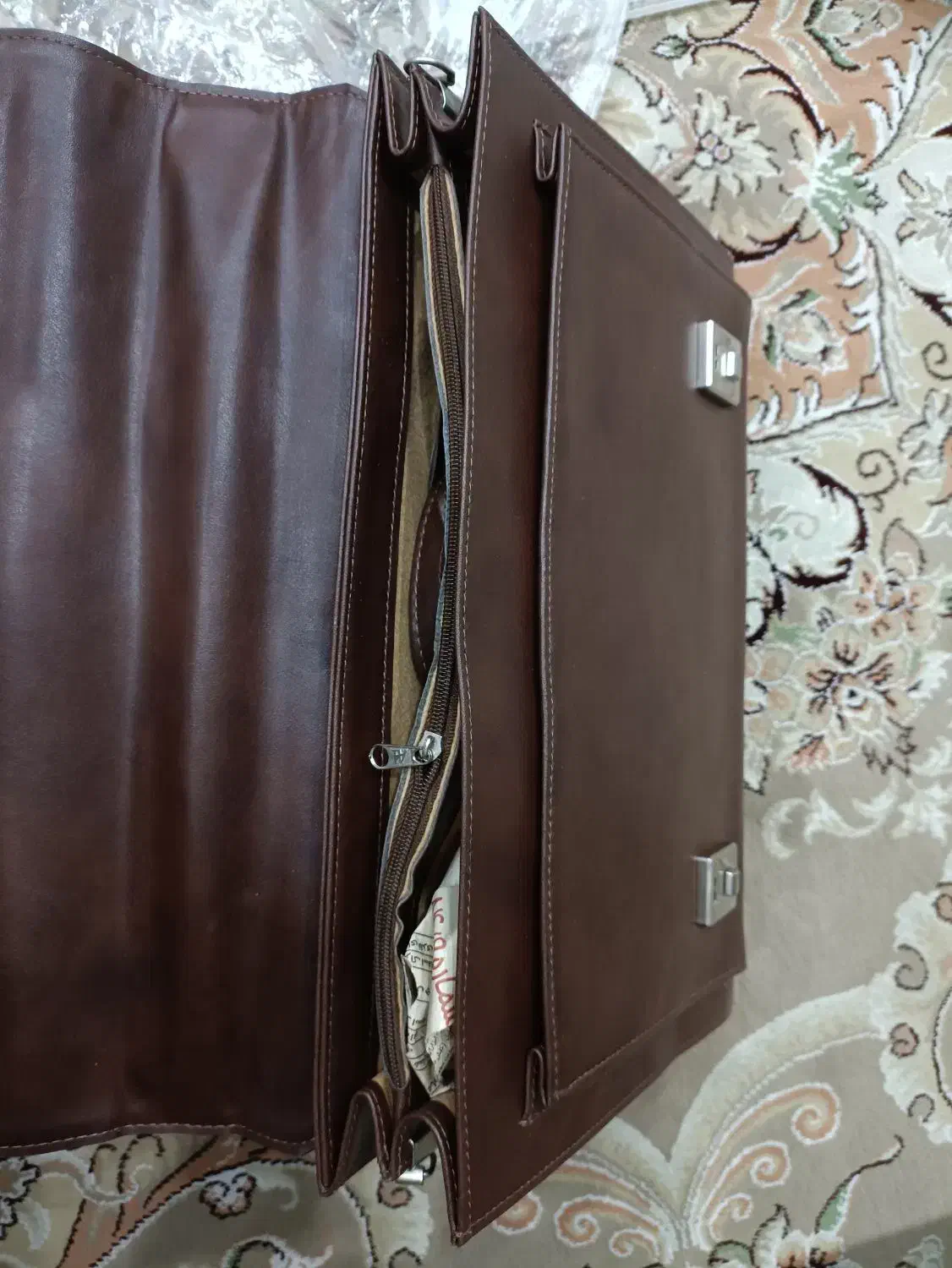 کیف. اداری .دیپلمات|کیف، کفش، کمربند|شیراز, تندگویان|دیوار