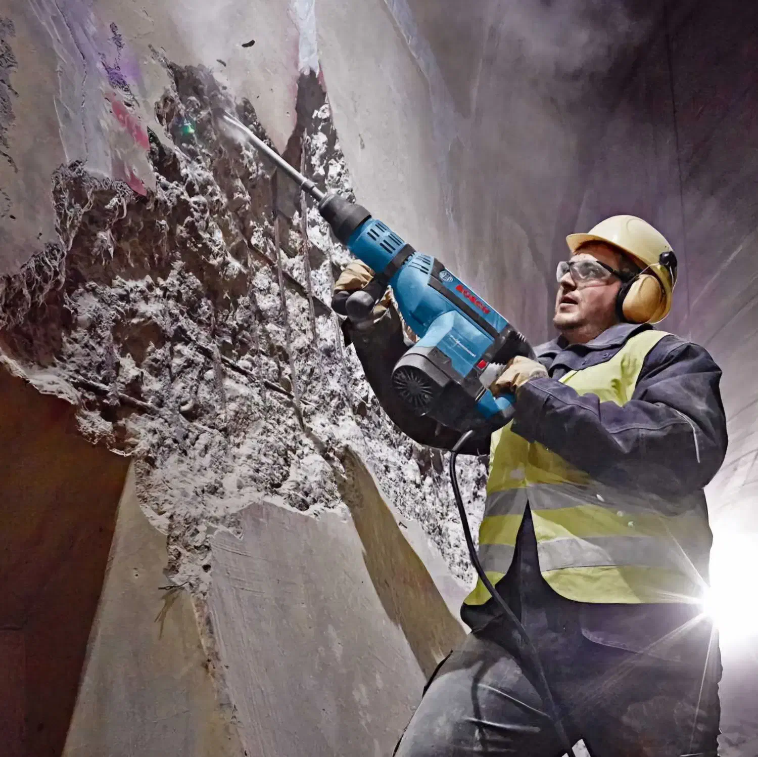 تخریب ساختمان با پیکور و دژبور|خدمات پیشه و مهارت|خوی, |دیوار