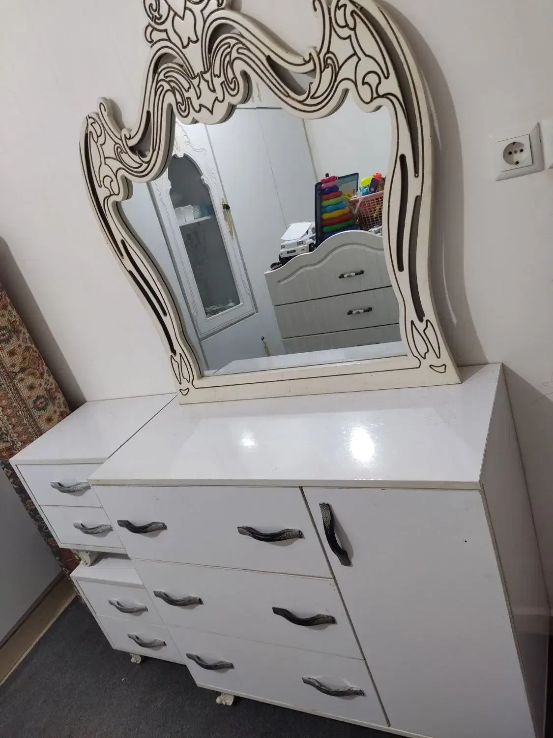 تخت خواب دونفره.و میز آرایشی|تخت و سرویس خواب|شوش, |دیوار