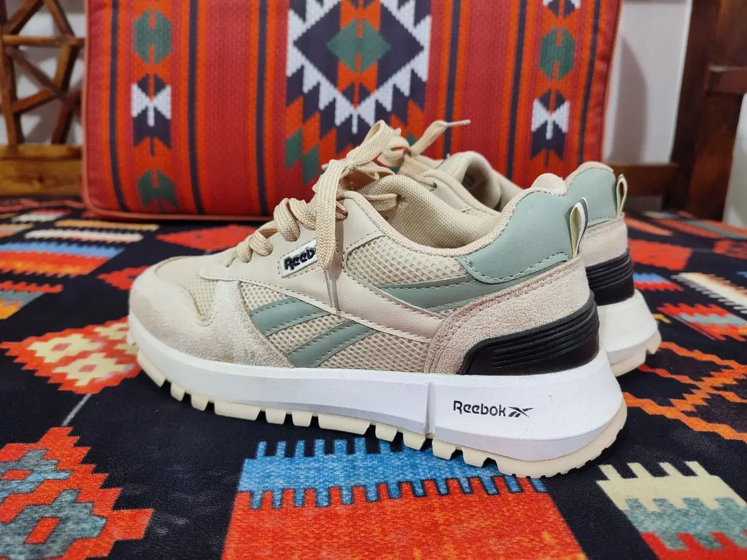 کفش|کیف، کفش، کمربند|زابل, |دیوار