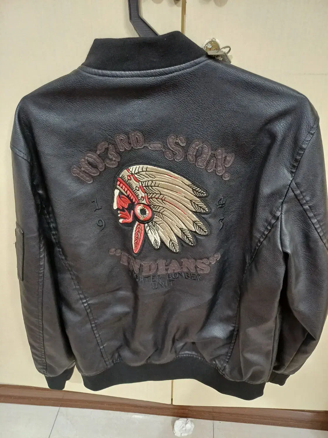 کاپشن نو|لباس|ری, دیلمان|دیوار