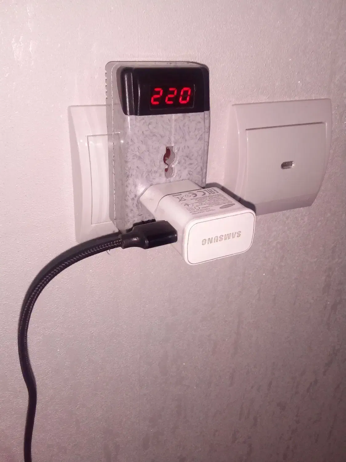 محافظ ولتاژ ،دوشاخه دار دیواری، نمایشگر دار ولتاژ|سایر لوازم برقی|شهریار, شهرک امیریه|دیوار