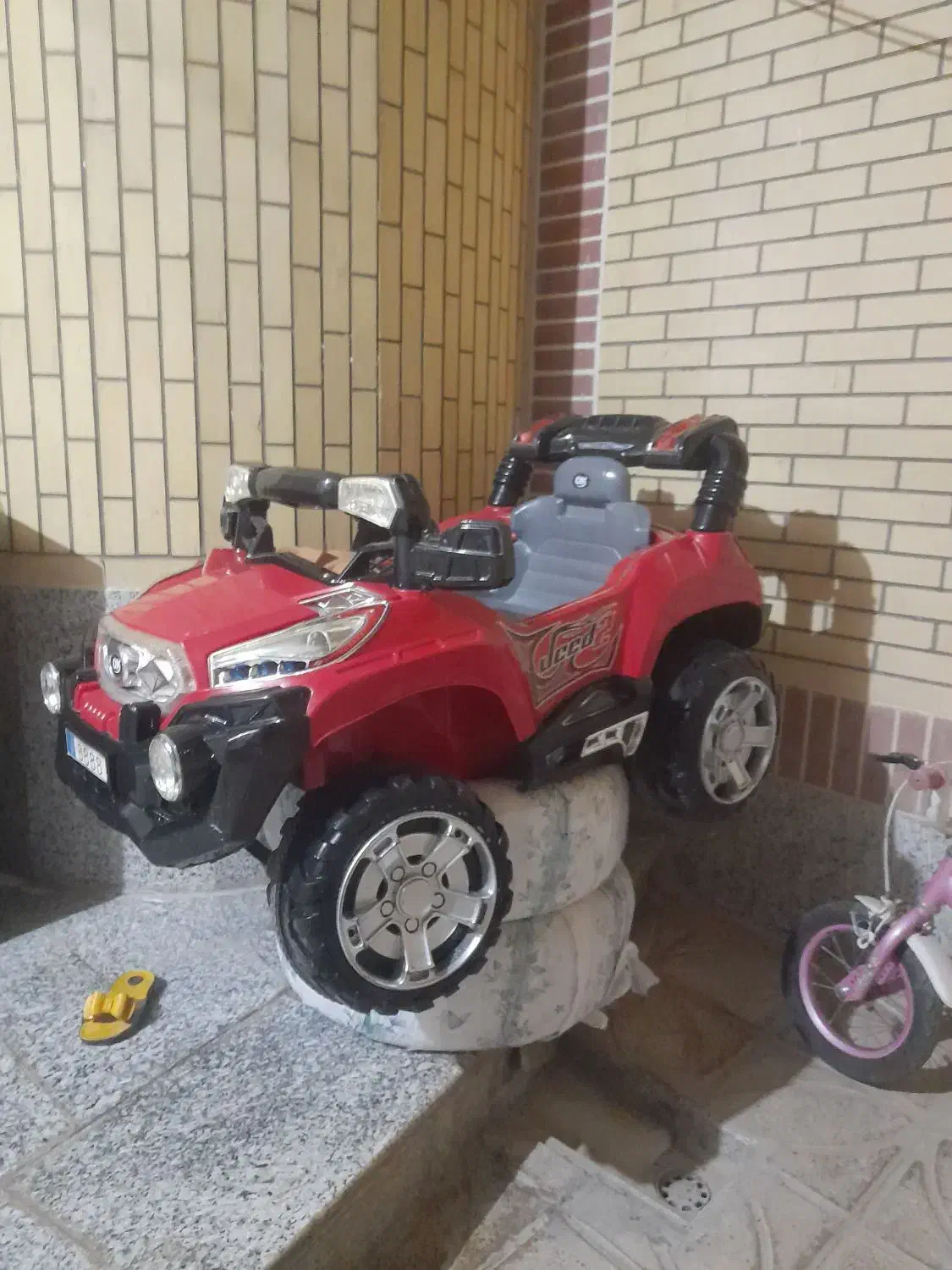 جیپ|اسباب‌‌بازی|برخوار, |دیوار