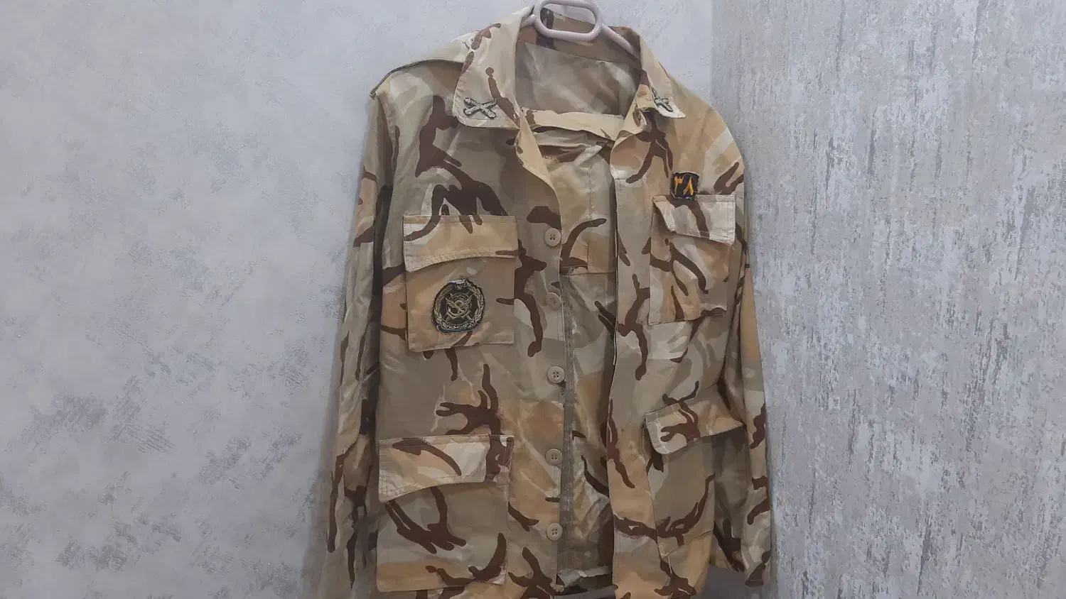 لباس نظامی تمیز و کامل|لباس|اصفهان, کشاورزی|دیوار