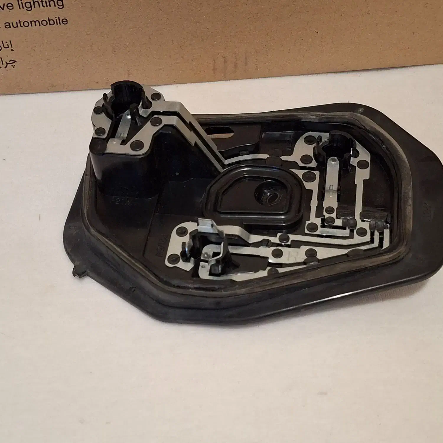 چراغ عقب ۲۰۶ کبریتی و ذغالی|قطعات یدکی و لوازم جانبی|تهران, نیروی دریایی|دیوار