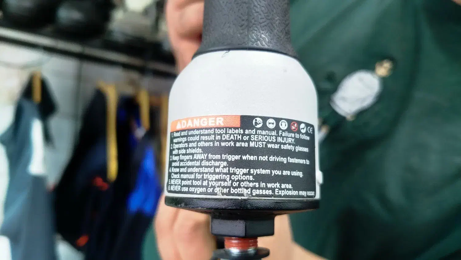 میخ‌کوب|ابزارآلات|قم, چهل درخت‎|دیوار