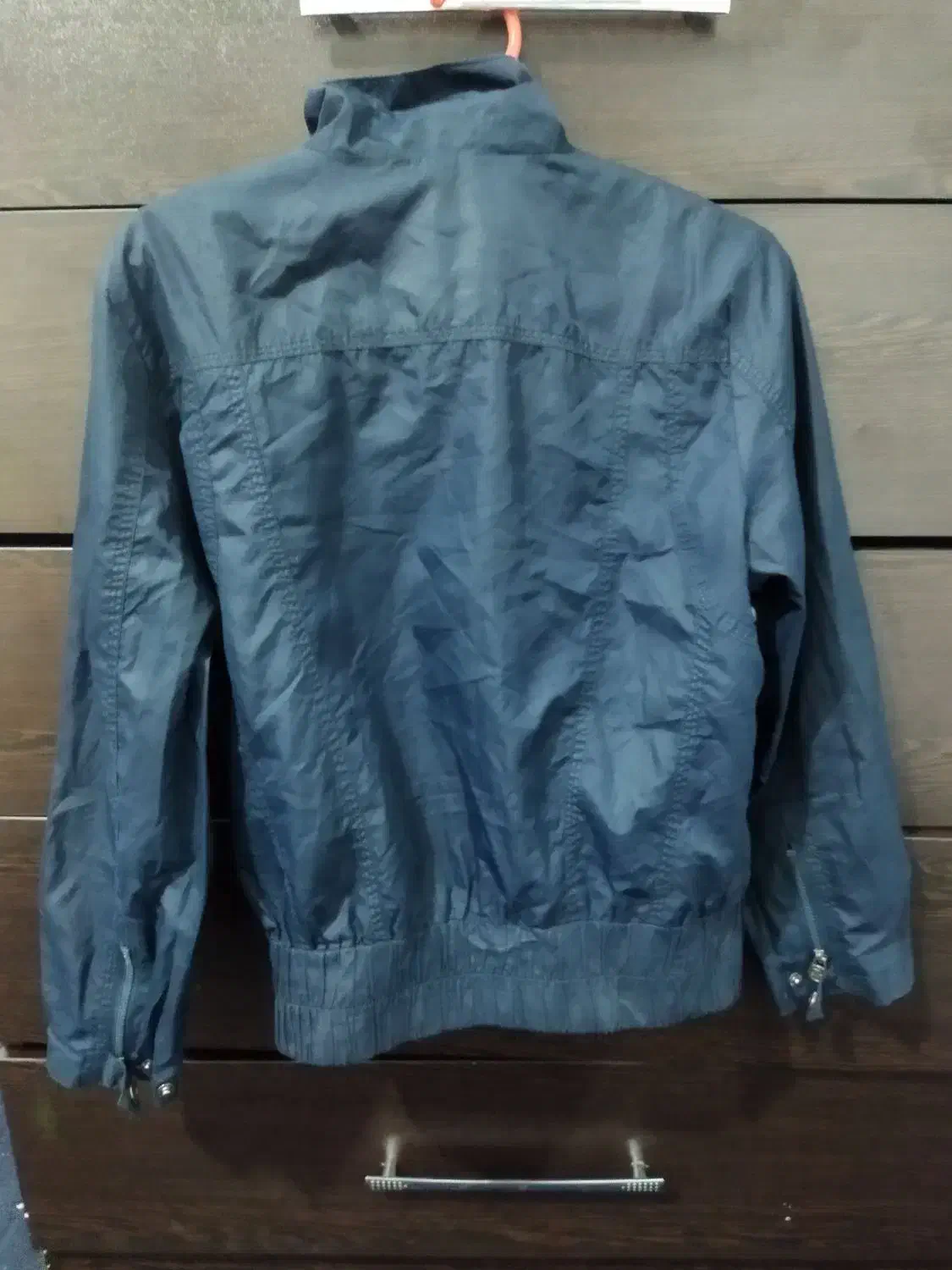 کت بارانی|لباس|قروه, |دیوار