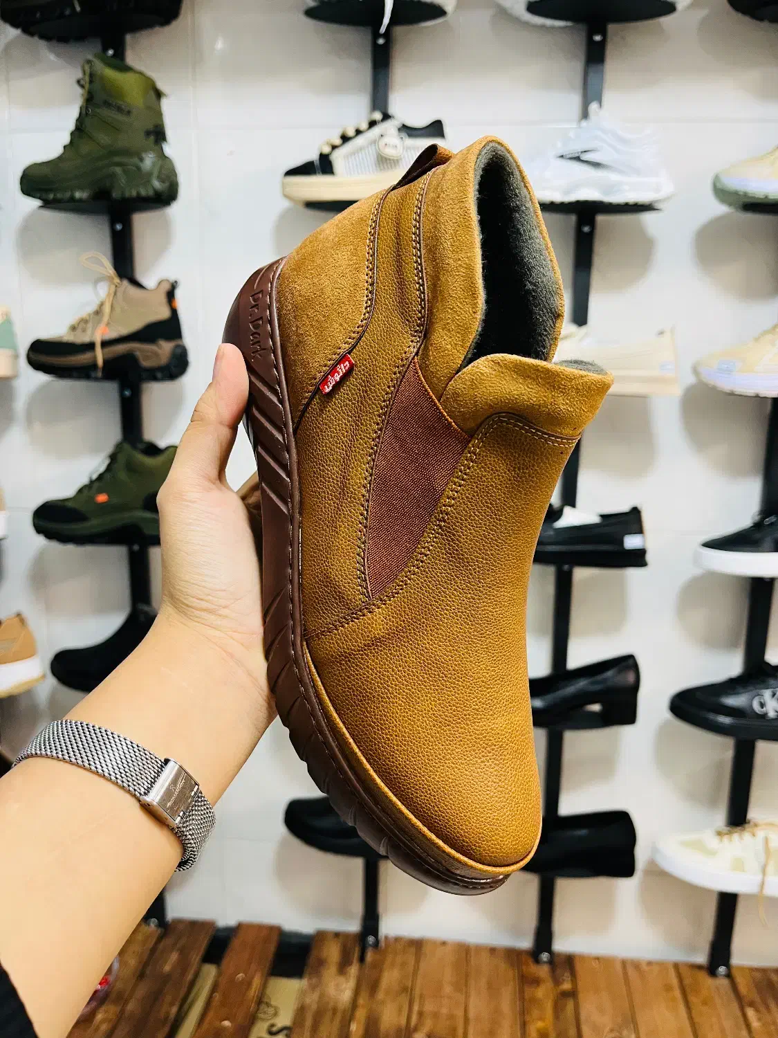 نیم بوت|کیف، کفش، کمربند|کاشمر, |دیوار