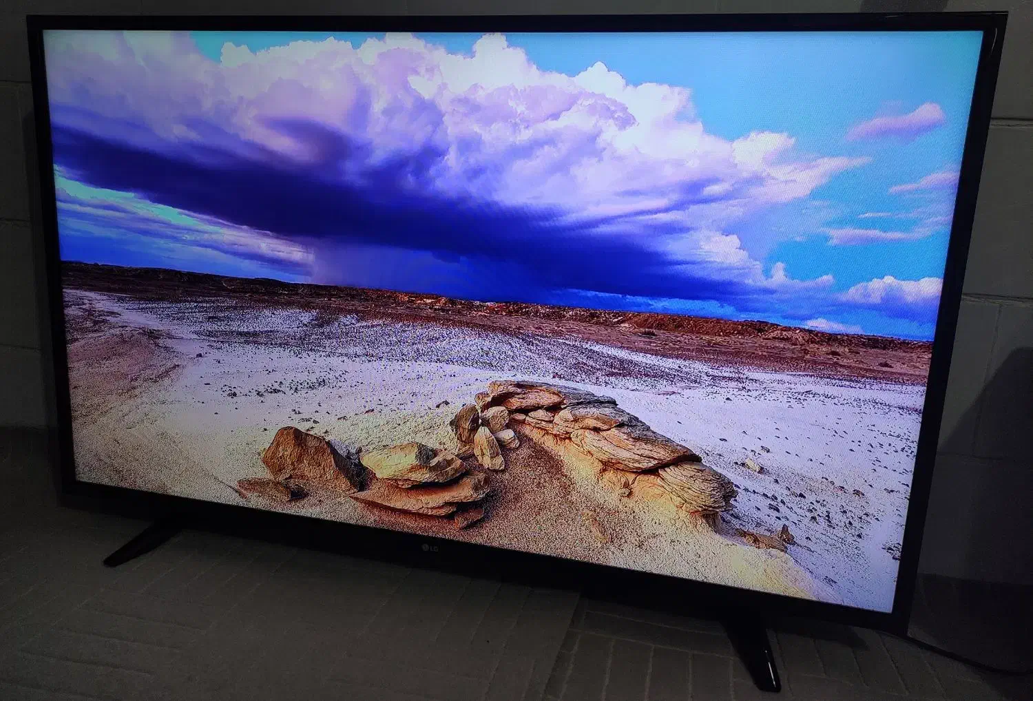 سه عدد تلویزیون ال جی و سامسونگ|تلویزیون و پروژکتور|ملایر, |دیوار