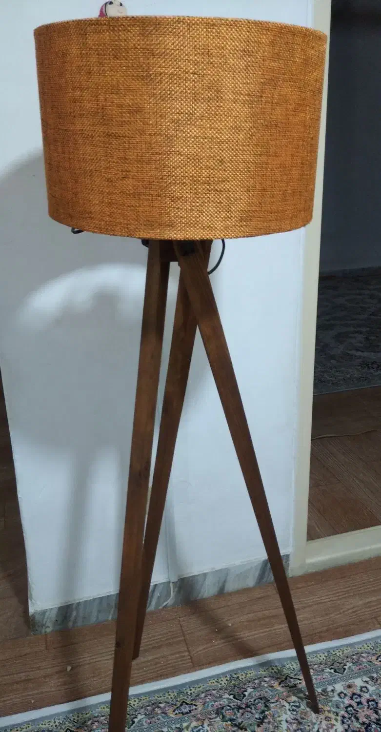 آباژور|چراغ خواب و آباژور|میانه, |دیوار