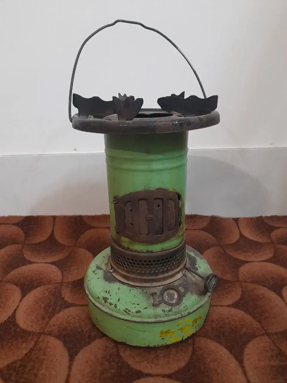 چراغ نفتی|صنایع دستی و سایر لوازم تزئینی|تربتحیدریه, منصوریه|دیوار