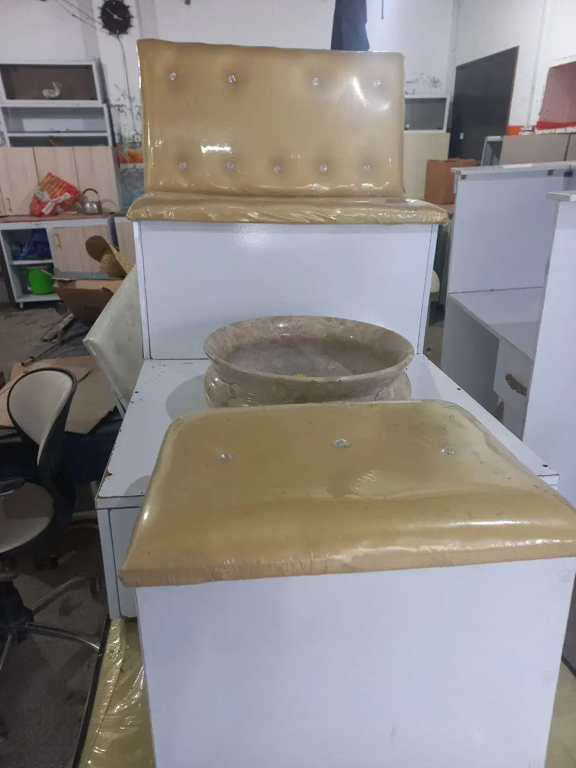 سرویس مبلمان سالن زیبایی بانوان|آرایشگاه و سالنهای زیبایی|چمستان, |دیوار