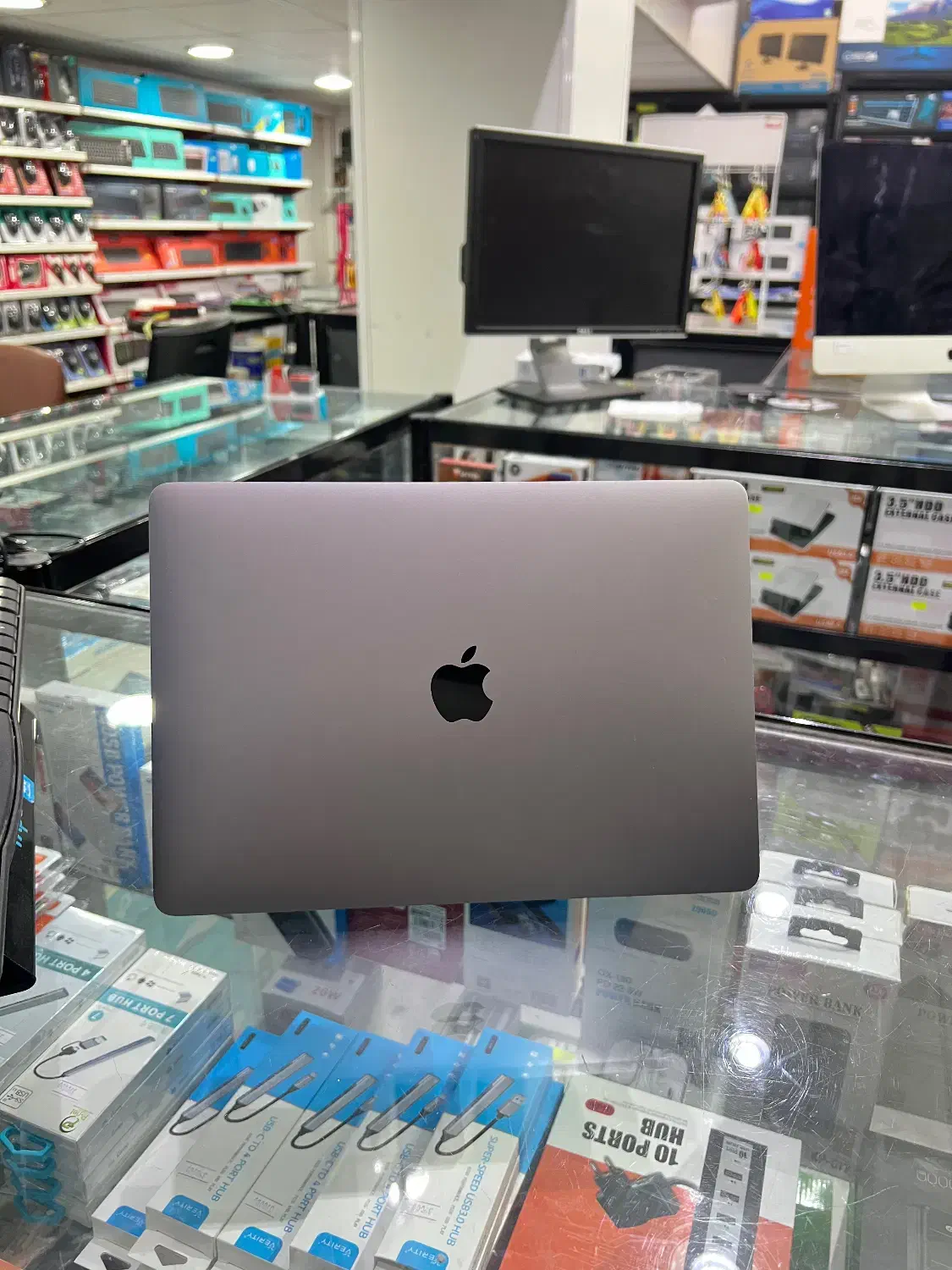 مک بوک پرو۲۰۱۷رم۱۶گیگi7هارد۲۵۶|رایانه همراه|کرمان, |دیوار