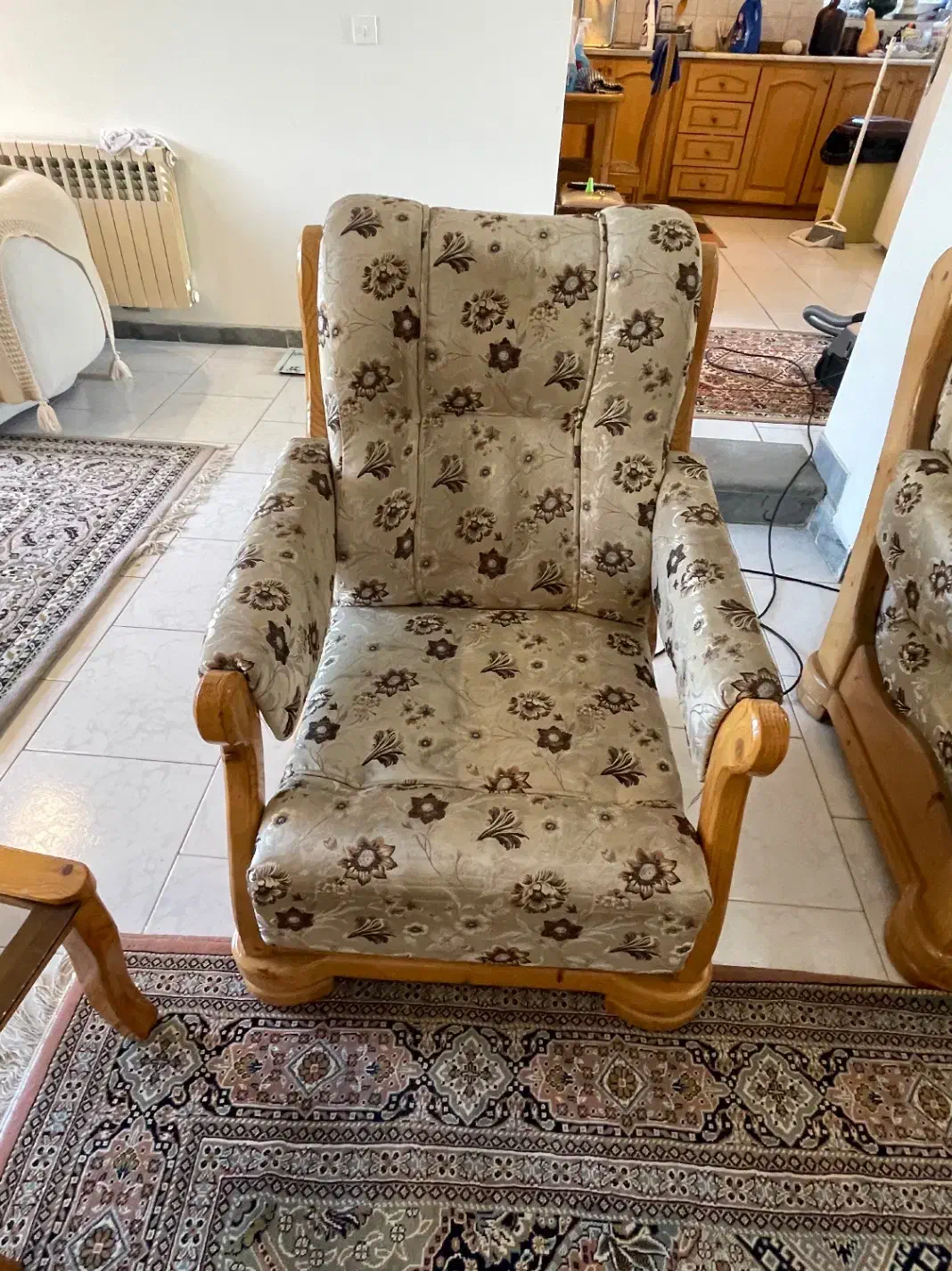 مبلمان ۹ نفره چوب روسی|مبلمان خانگی و میز عسلی|نوشهر, |دیوار