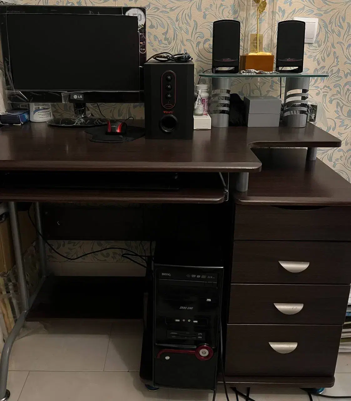 فروش کامپیوتر همراه با لوازم کامل و میز|رایانه رومیزی|بهشهر, |دیوار