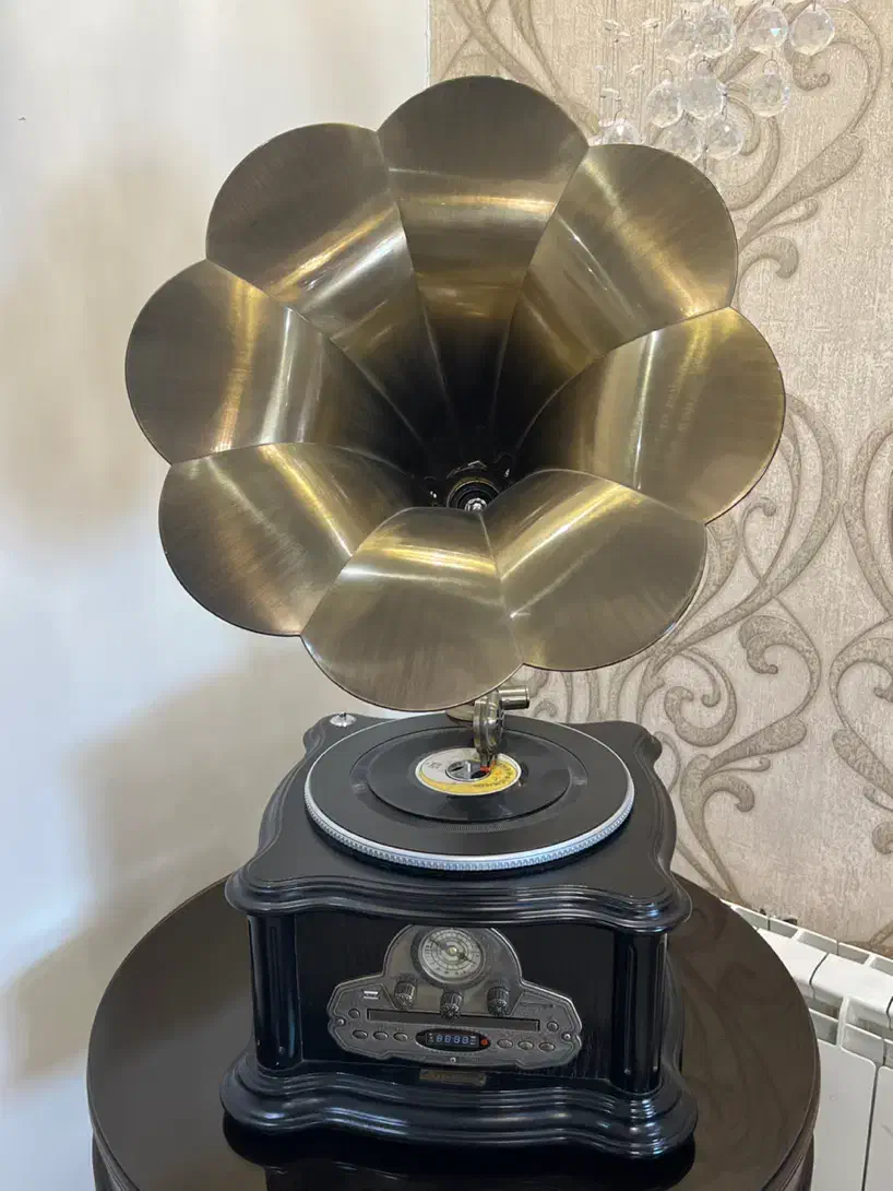 گرامافون آنتیک بسیار تمیز|کلکسیون اشیاء عتیقه|تهران, صادقیه|دیوار