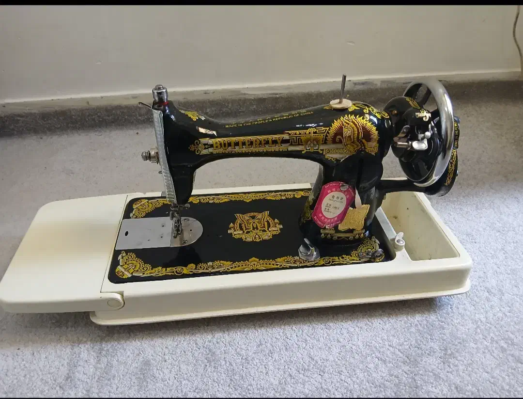 چرخ خیاطی|چرخ خیاطی و ریسندگی|صدرا-فارس, فاز ۱|دیوار