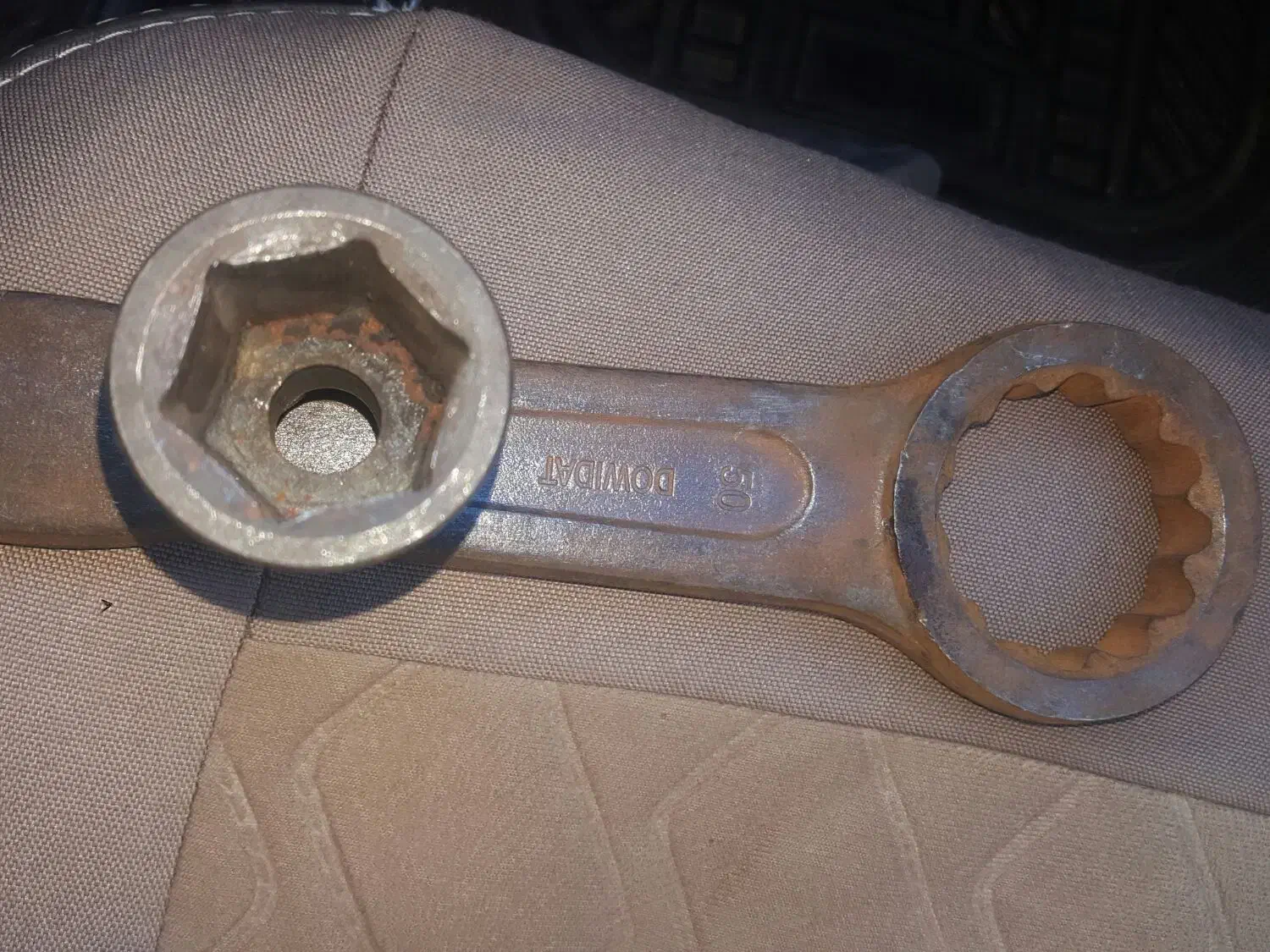 آچار رینگ فشار قوی 50 و بکس فشار قوی بزرگ 28|ابزارآلات|زنجان, |دیوار