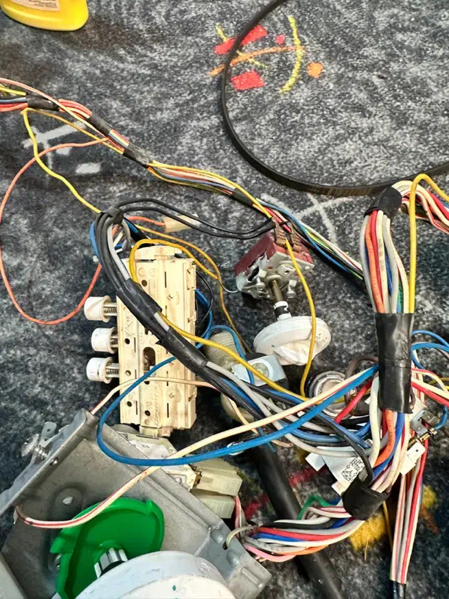 موتور و‌وسایل برقی کامل لباسشویی ابسال|ماشین لباسشویی و خشک‌کن لباس|علویجه - دهق, |دیوار