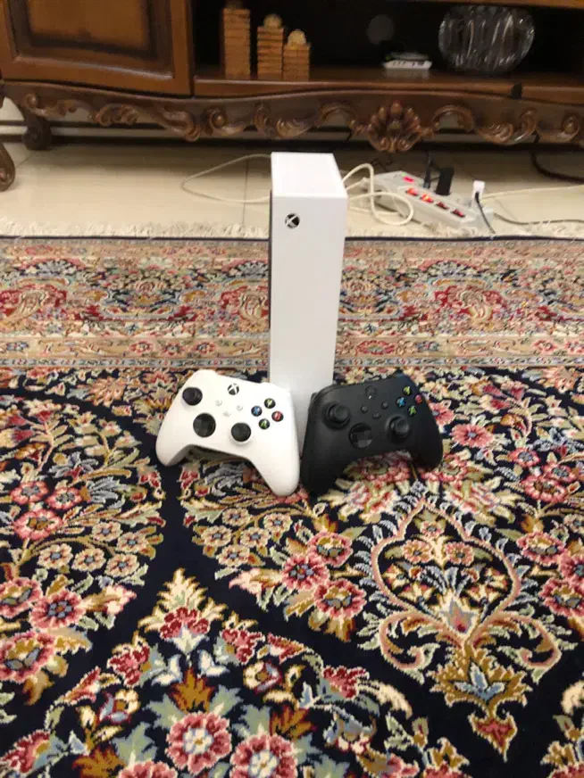 فروش Xboxssدو دسته  با کیف و شارژ دسته  خرید فوری|کنسول، بازی ویدئویی و آنلاین|قم, بنیاد|دیوار