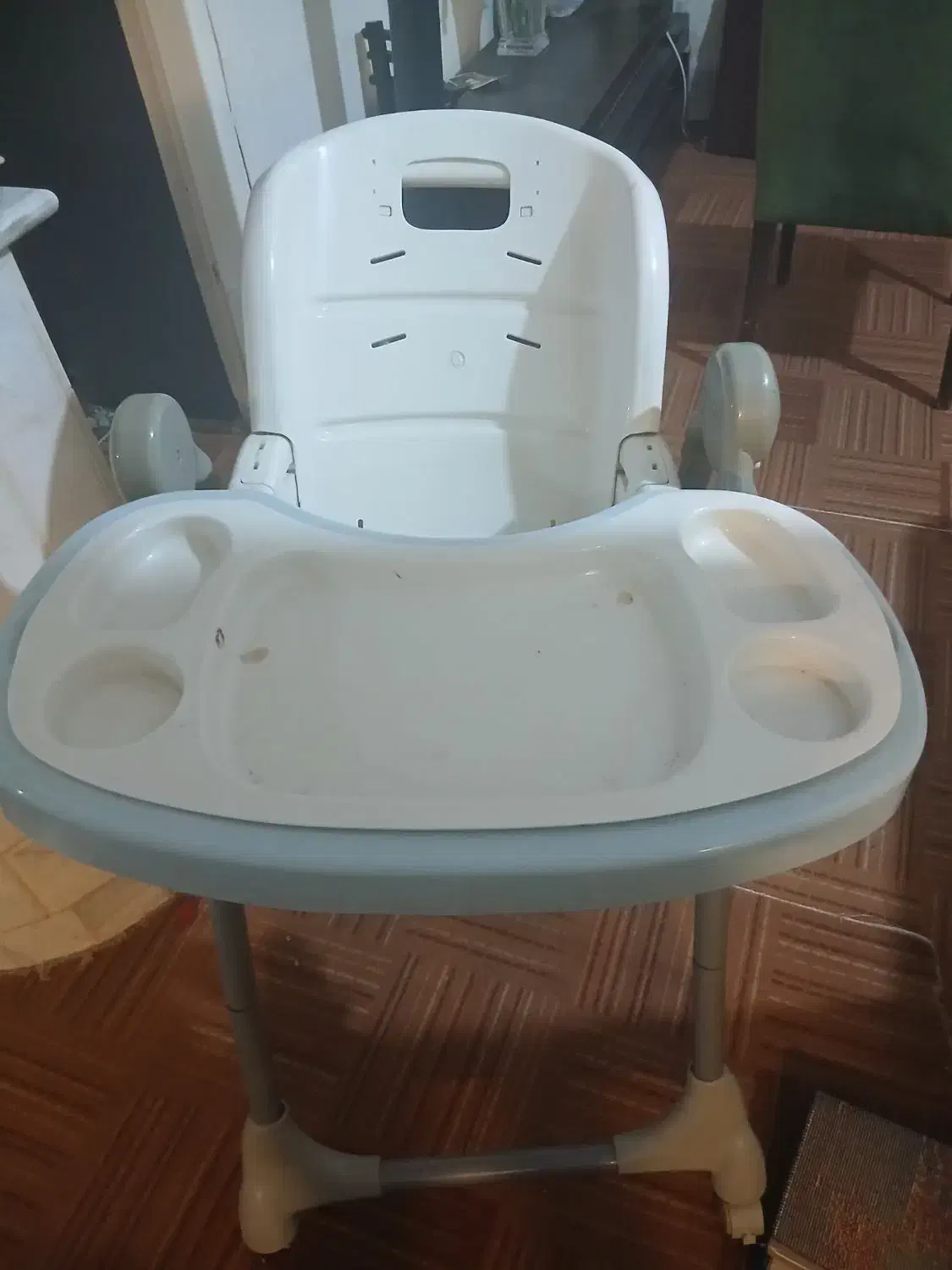 صندلی بچه|تخت و صندلی بچه|قم, سالاریه|دیوار