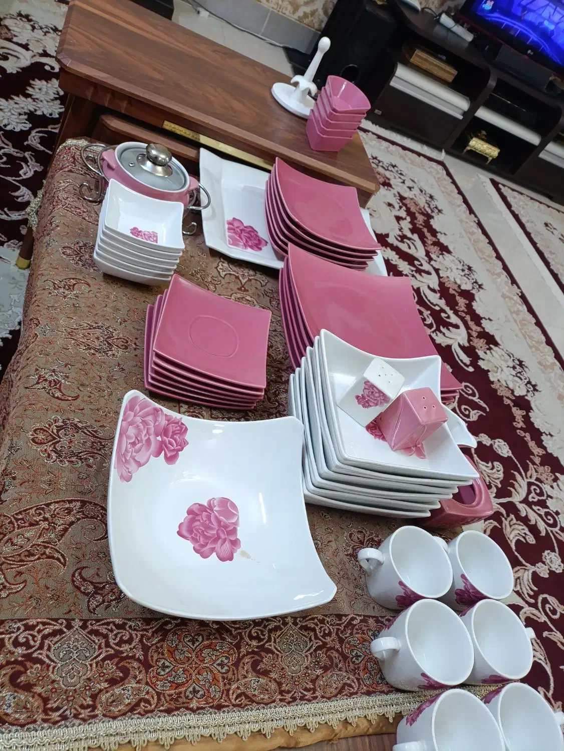 سرویس کامل 6 نفره|ظروف سرو و پذیرایی|اصفهان, دشتستان|دیوار