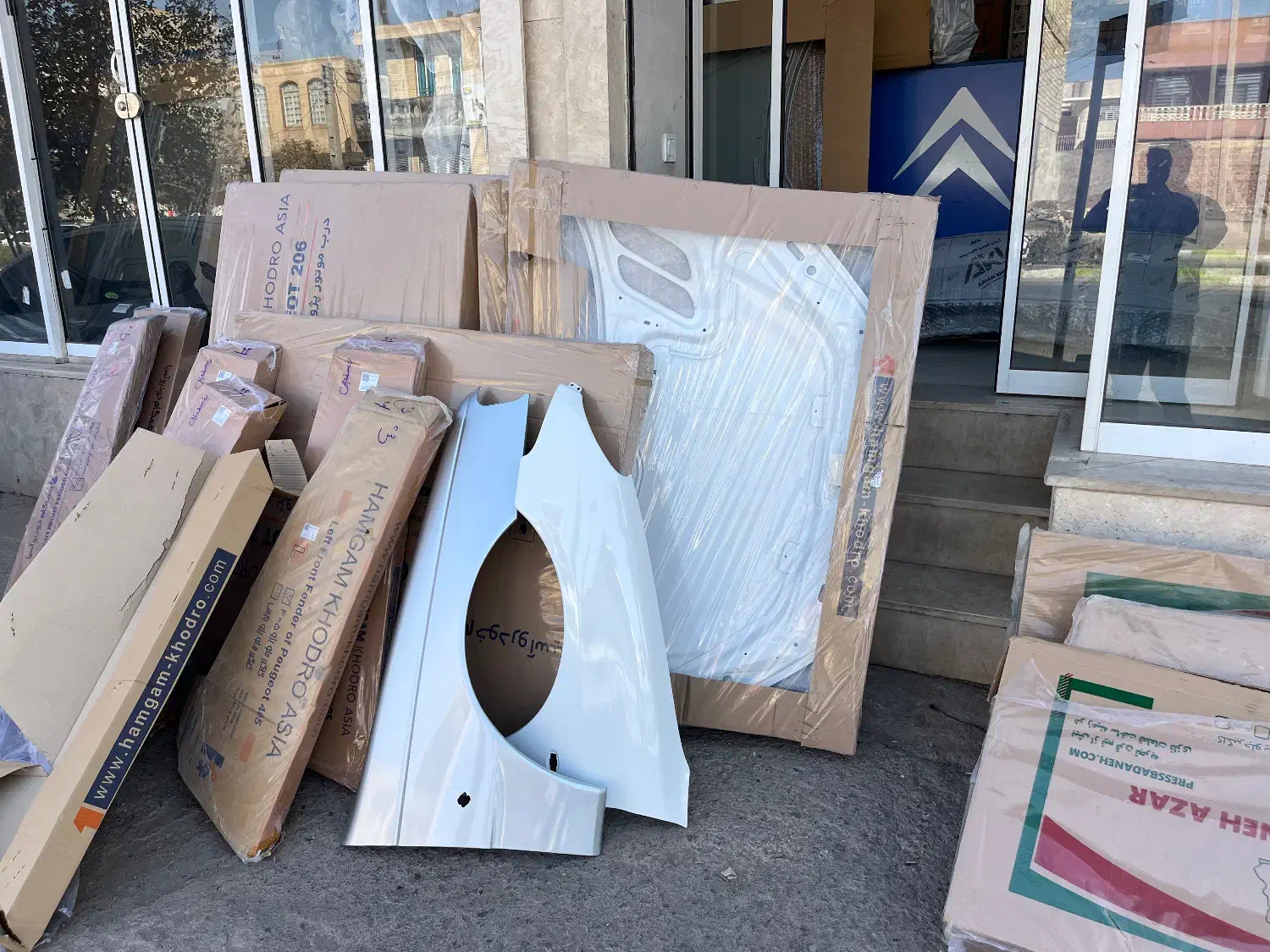 گلگیر رنگی پژو و کاپوت|قطعات یدکی و لوازم جانبی|رفسنجان, |دیوار