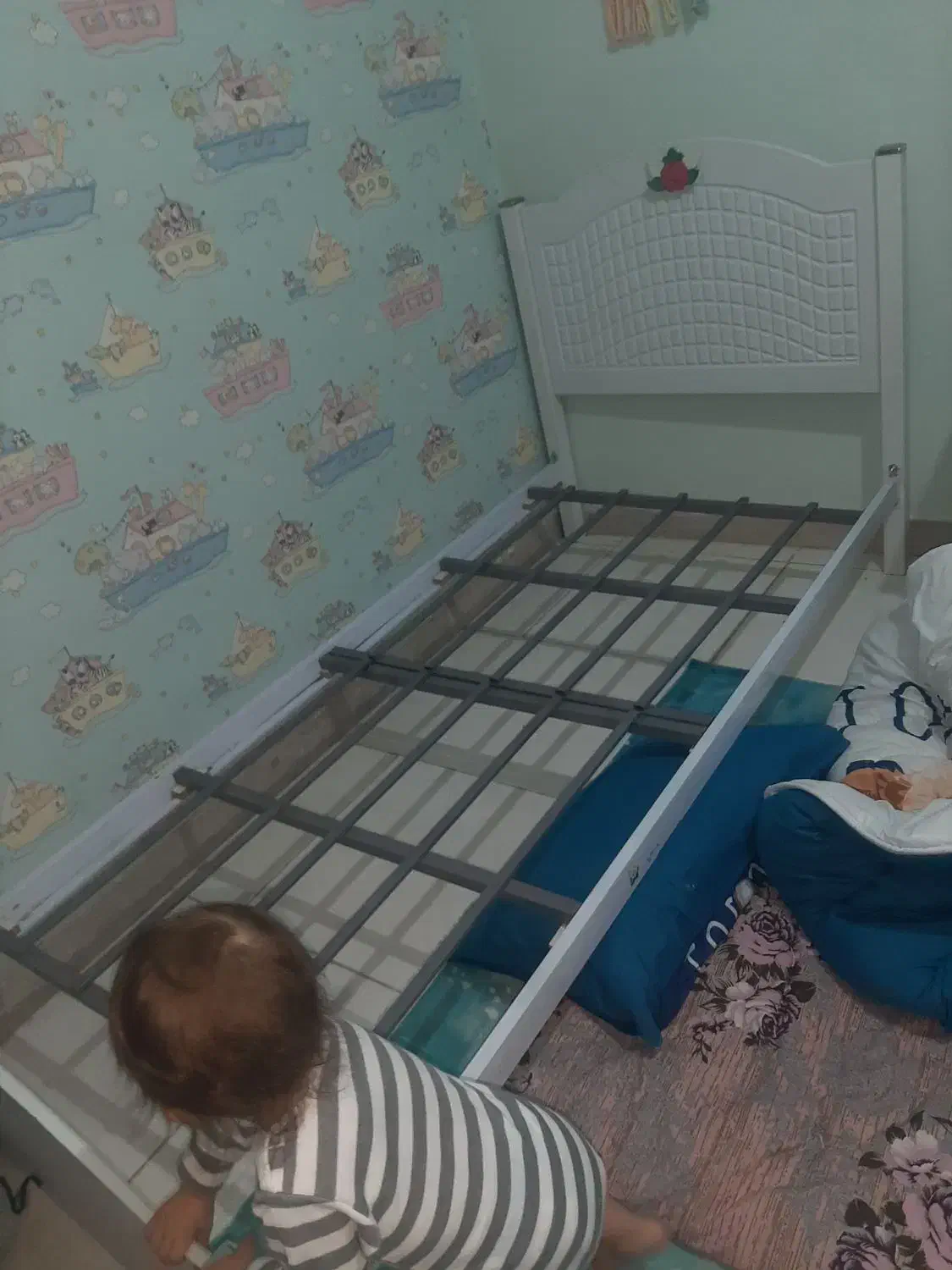 تخت یک نفره به همراه آینه و دراور ۴ کشو|تخت و سرویس خواب|مشکیندشت, |دیوار