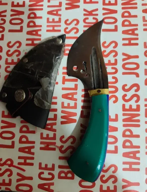 چاقو|کلکسیون اشیاء عتیقه|گلستان (تهران), |دیوار