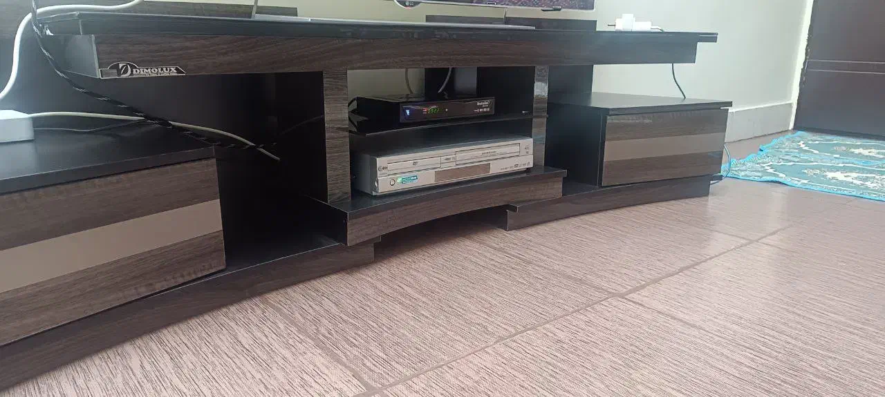 میز تلویزیون در حد نو بدون خط و خش|میز تلویزیون|آبگرم, |دیوار