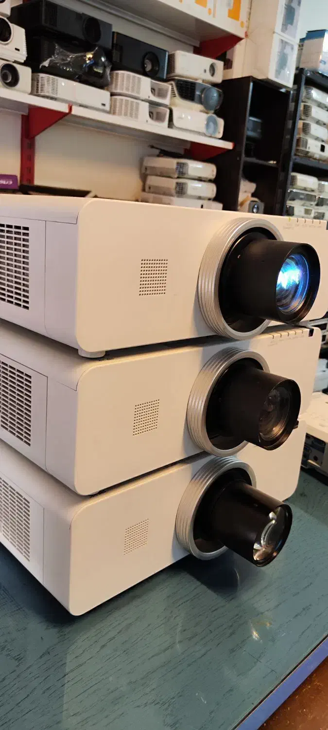 ویدئو پروژکتور پاناسونیک Panasonic PT-EZ570U|تلویزیون و پروژکتور|تهران, جمالزاده|دیوار