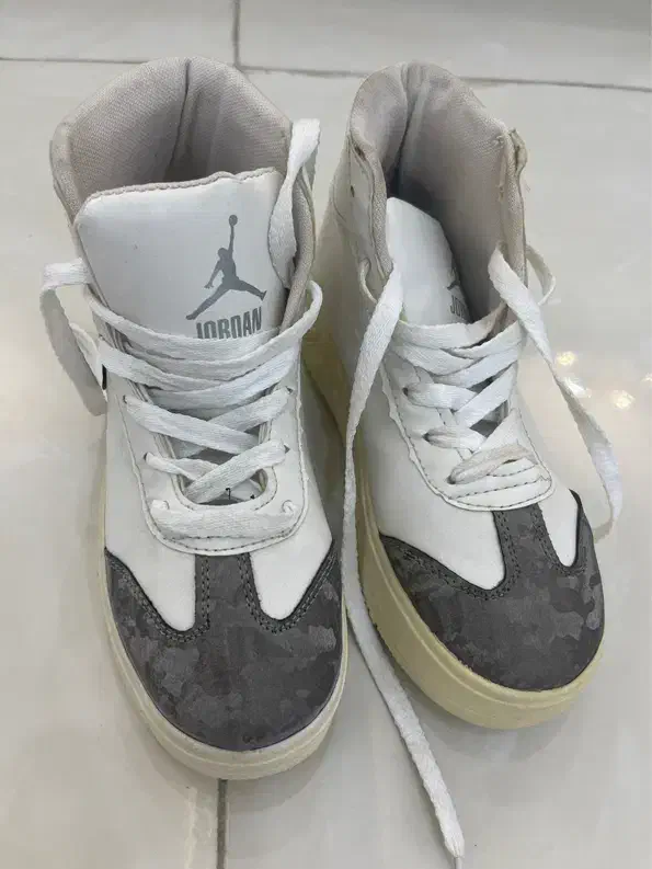 کفش بچگانه|کیف، کفش، کمربند|رشت, فلسطین|دیوار