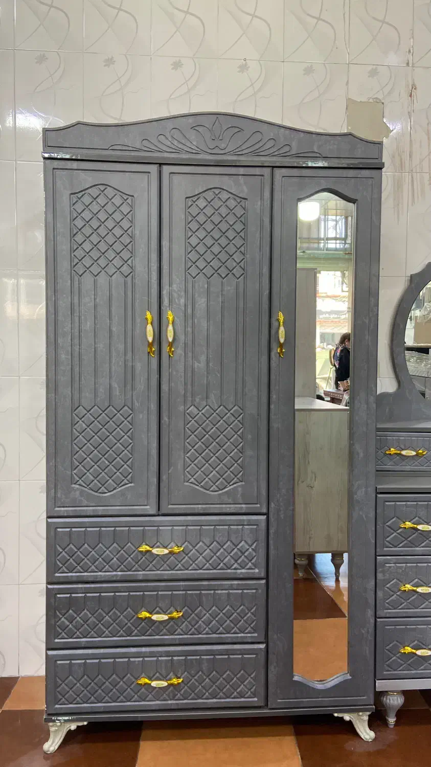 فروش ویژه کمد بزرگ سه درب وکیوم و هایگلاس|جاکفشی، کمد، دراور|سنندج, |دیوار