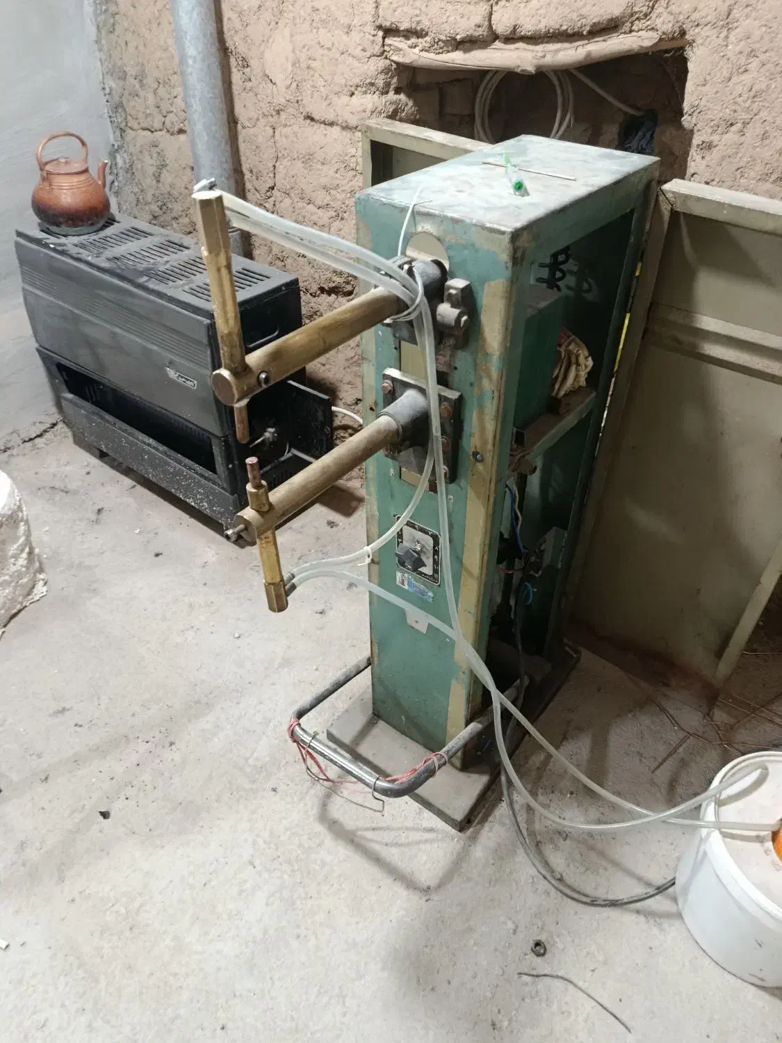 نقطه جوش|ماشین‌آلات صنعتی|فرمهین, |دیوار