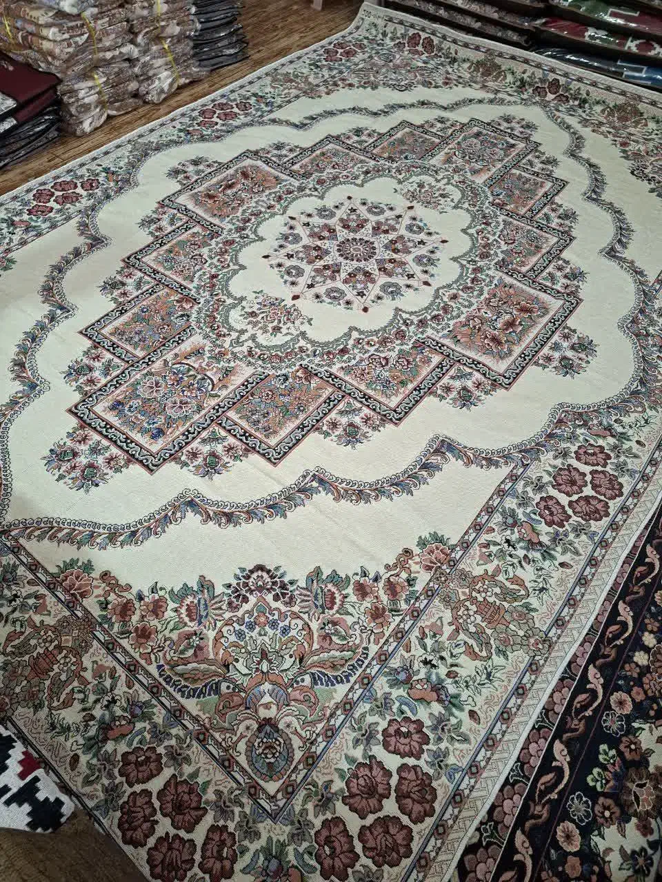 رو فرشی|روفرشی|ایلام, |دیوار