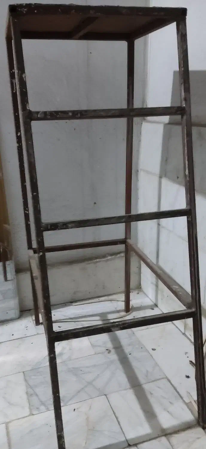 چهارپایه آهنی|صندلی و نیمکت|گرگان, |دیوار