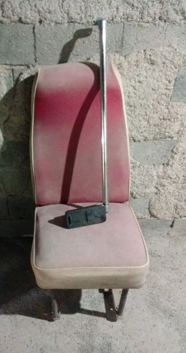 صندلی سالم|صندلی و نیمکت|پردیس, سیاه سنگ|دیوار