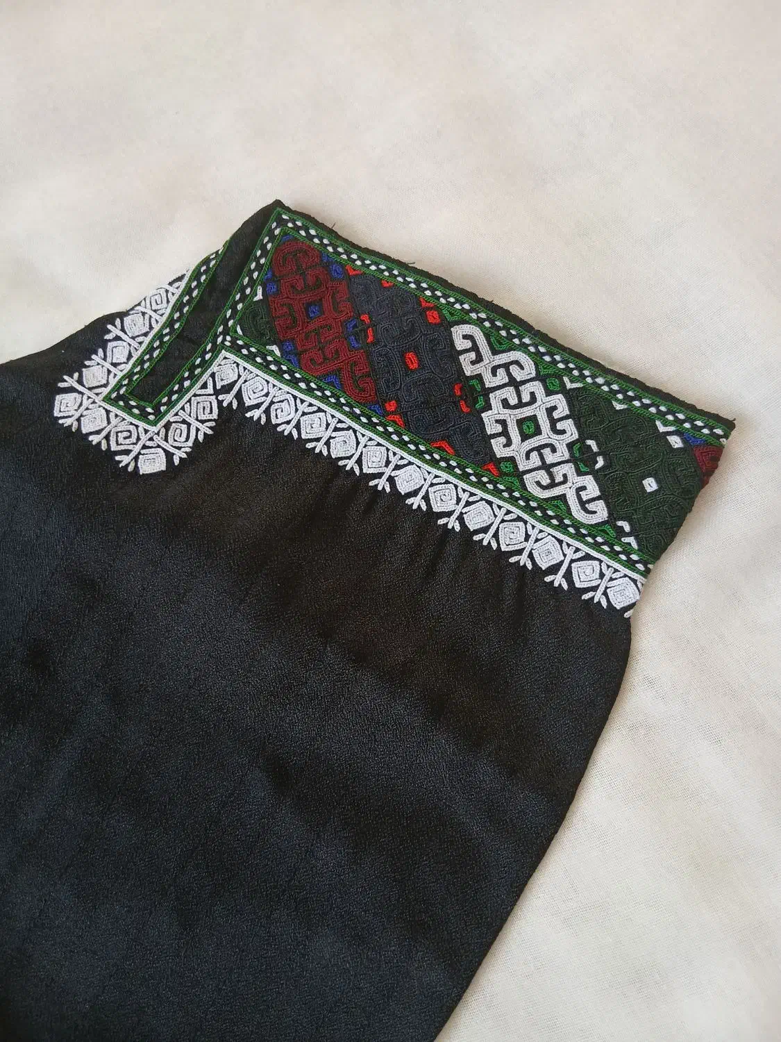 نقش سانتی سیصد|لباس|آق قلا, |دیوار